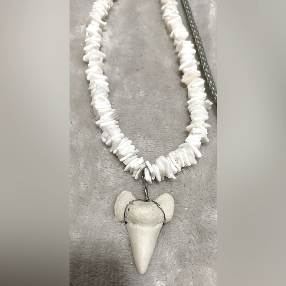 Lot of 2 Shark Necklaces - Picture 2 of 5